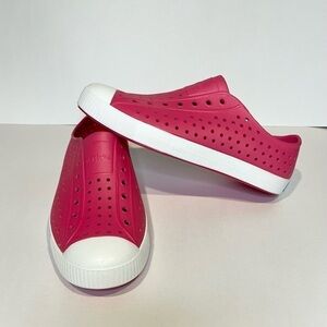 Native Shoes Jefferson Like New Dazzle Pink /Shell White Size J6 like new